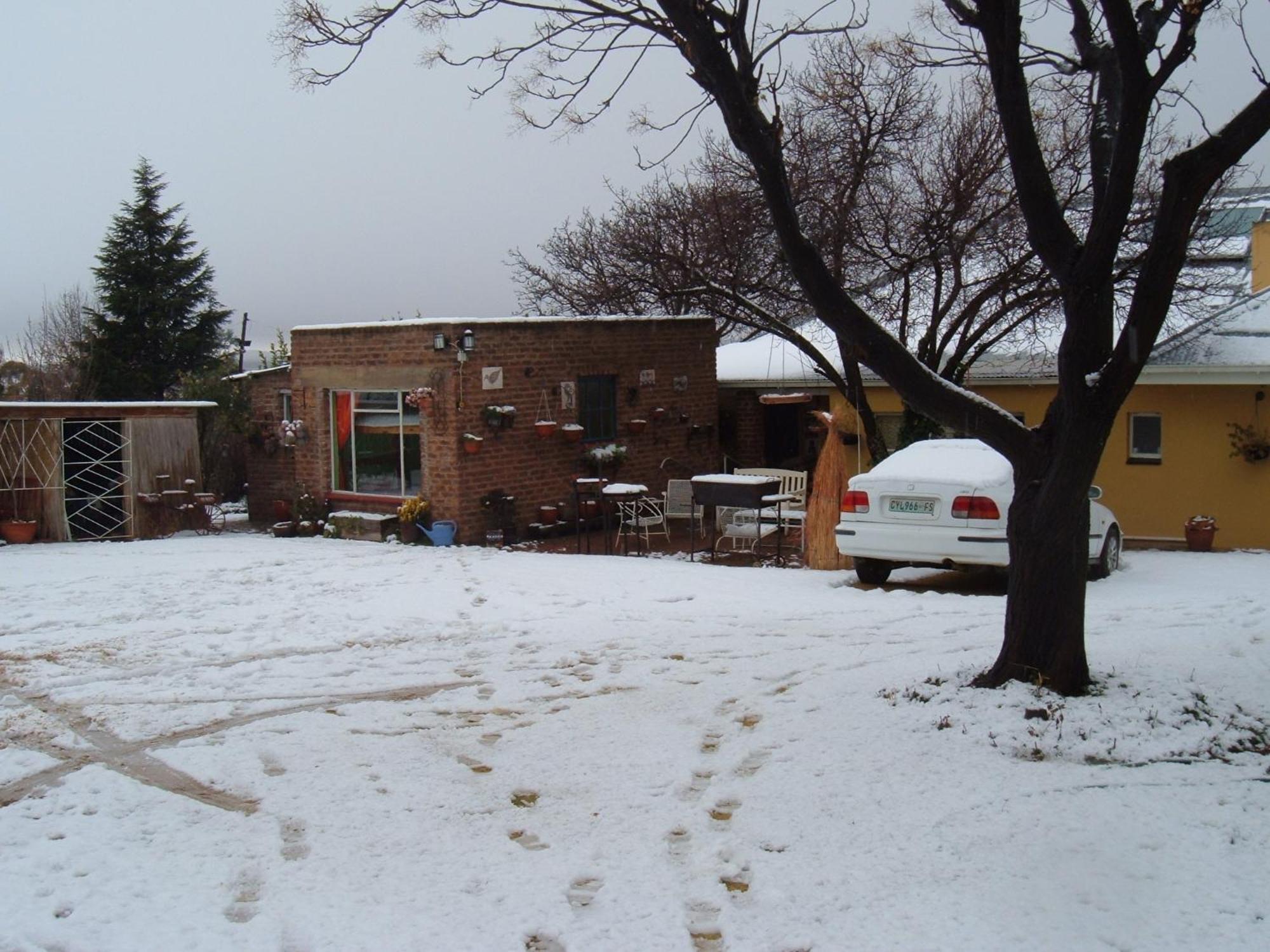 Albergue Karma Backpackers Kestell Exterior foto